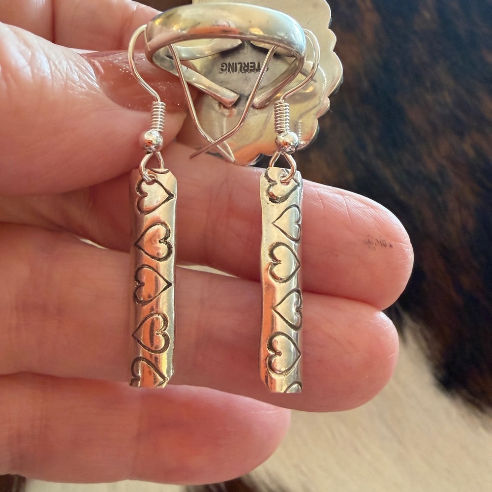 ❤️ Navajo Elaine Tahe Native American Heart Motif Bar Earrings Sterling 1.67”L - Picture 5 of 11